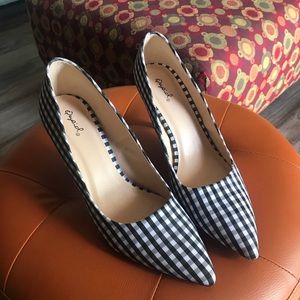 Quips black and white gingham medium heels size 11